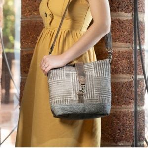 Goodwave Shoulder Bag